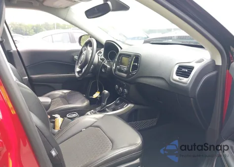 2018 Jeep Compass Latitude 4X4 из США, поврежденный, VIN 3C4NJDBB7JT223360